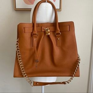 Bebe Lock Leather shoulder Tote bag